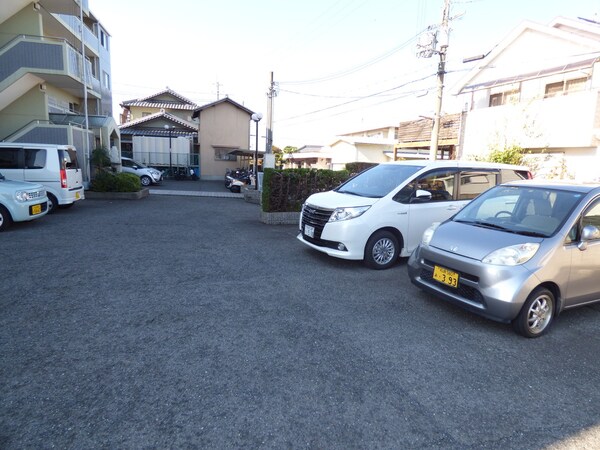 駐車場(駐車場が目の前だと安心ですね！)