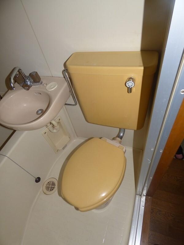 物件内観写真15　(広々トイレは安心ですね！)