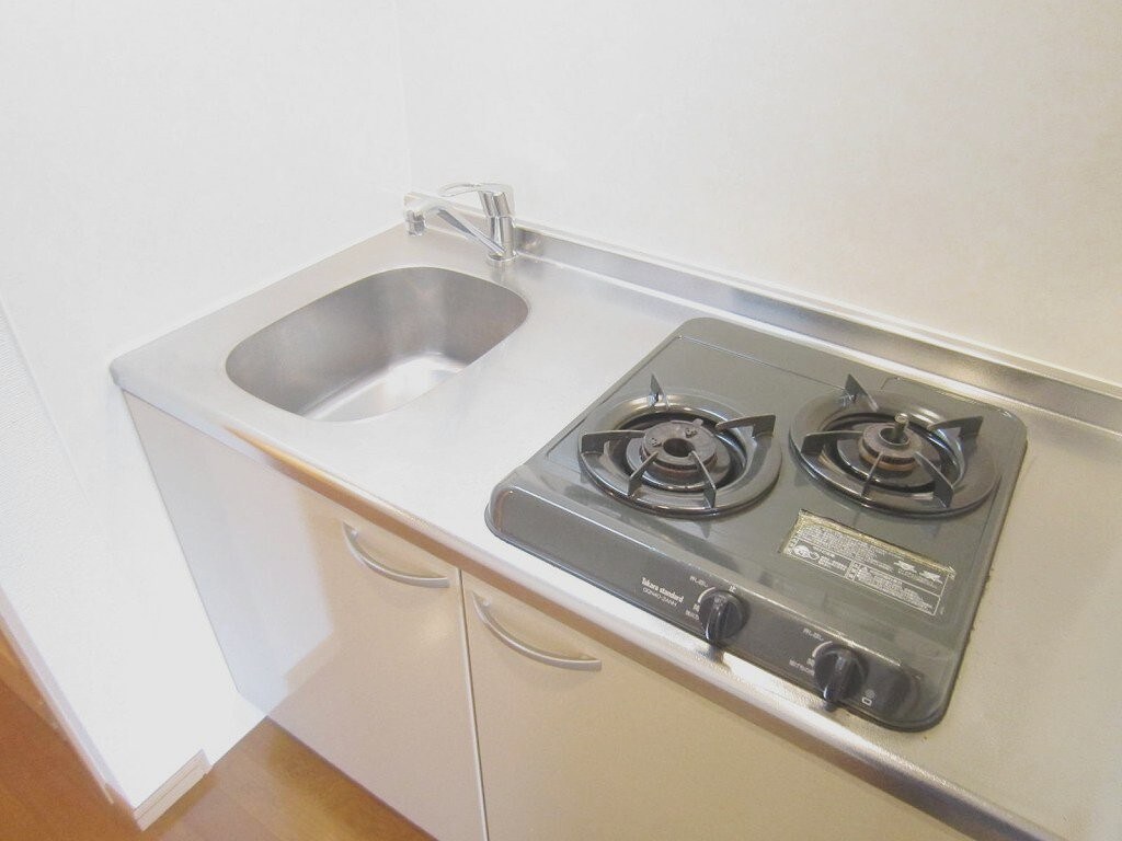 物件内観写真3　(二口ガスコンロついてます)