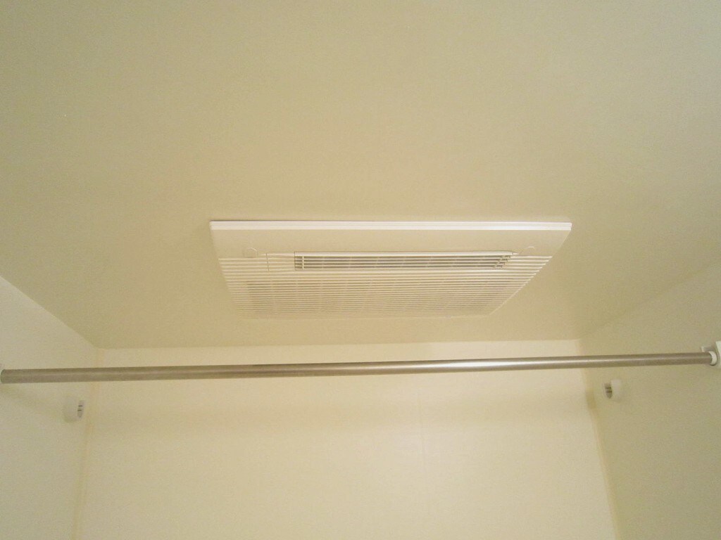 物件内観写真11　(雨に日も助かる浴室乾燥)