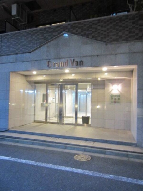 その他(仲介手数料は賃料の半月分です)