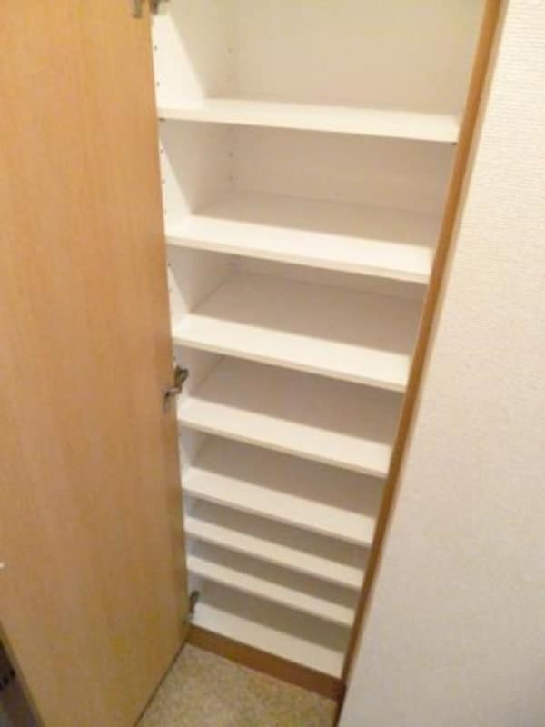玄関(賃料UPで家具家電付きセットアップ賃貸！)