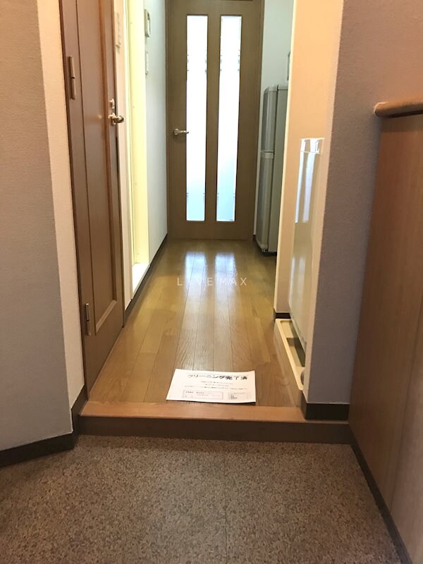 玄関(家具家電付き賃貸)