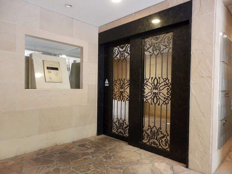 物件外観写真2　(～オートロックで安心のセキュリティ～)