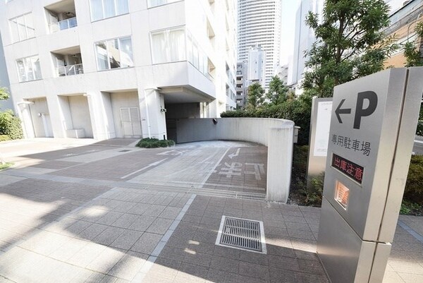 駐車場(★《見学予約受け付け中》設備充実のハイグレード賃貸マンション)