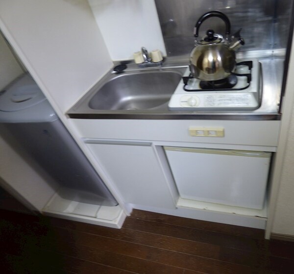 キッチン(弊社は都内全域の家具家電付き物件をご紹介可能です。)
