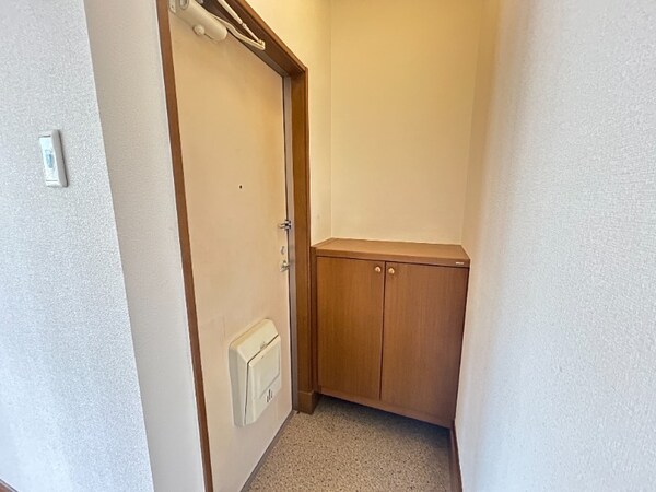 玄関(別号室)
