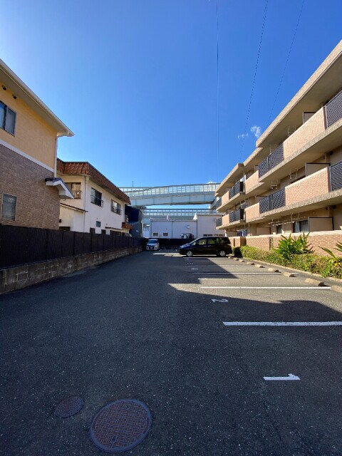 物件外観写真3　(駐車場)