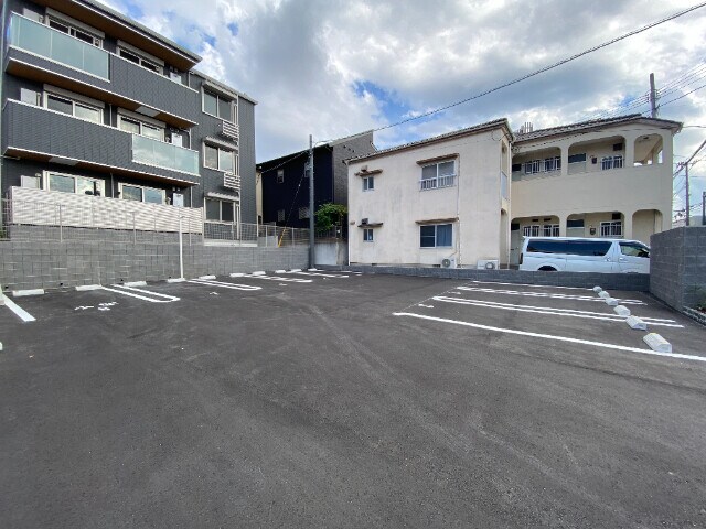 物件外観写真3　(駐車場)