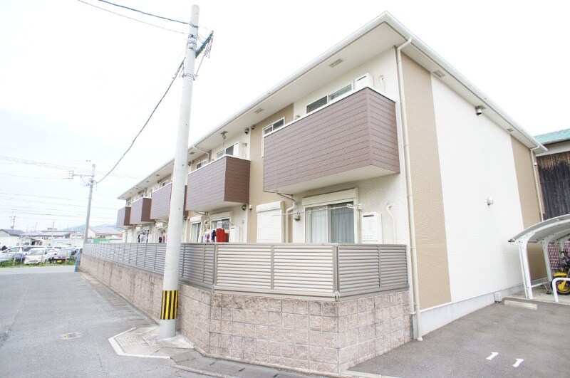 物件内観写真8　(専用庭あり。)