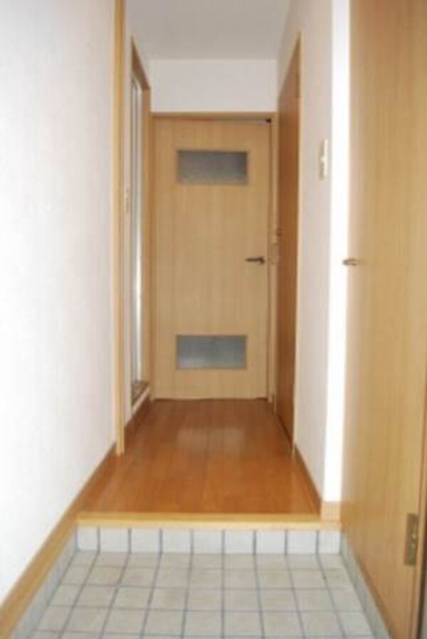 玄関(別号数写真)