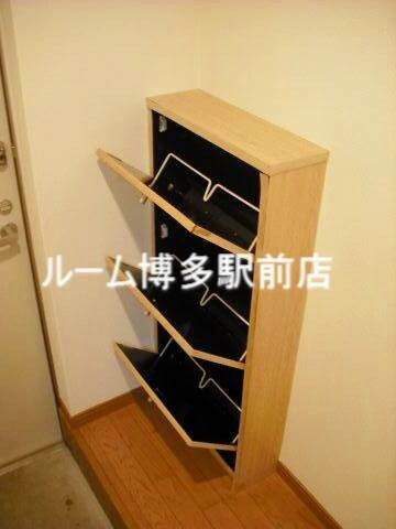 物件内観写真7　(シューズBOX完備。)