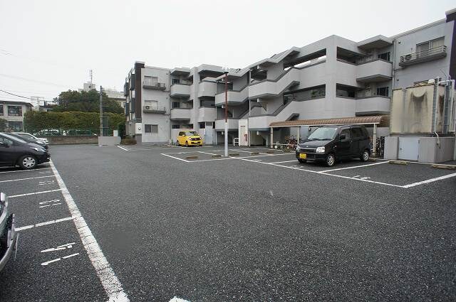 物件外観写真3　(駐車場スペース)