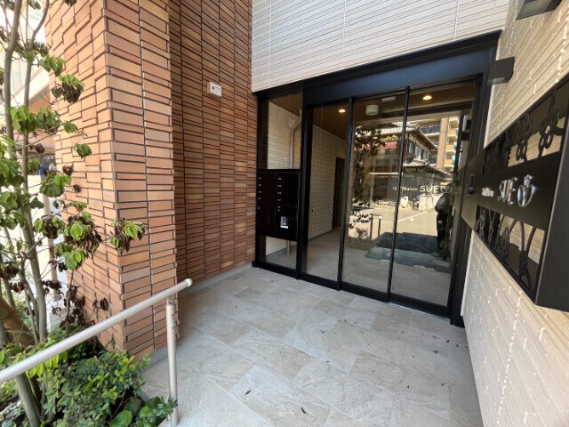 物件外観写真2　(エントランス)