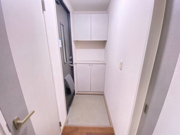 玄関(別同室の写真)