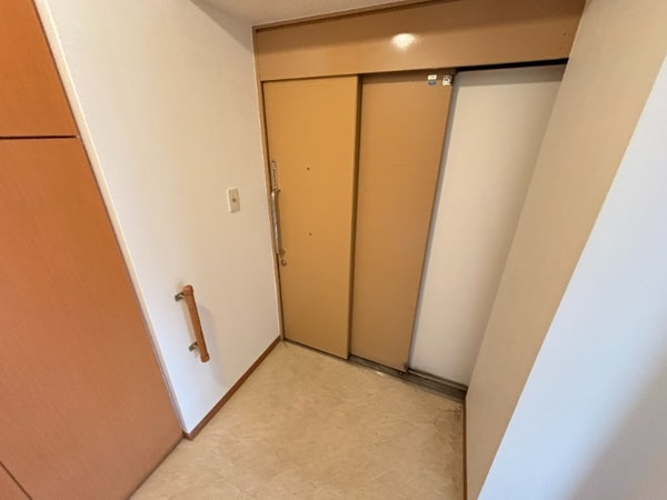 玄関(別号室)