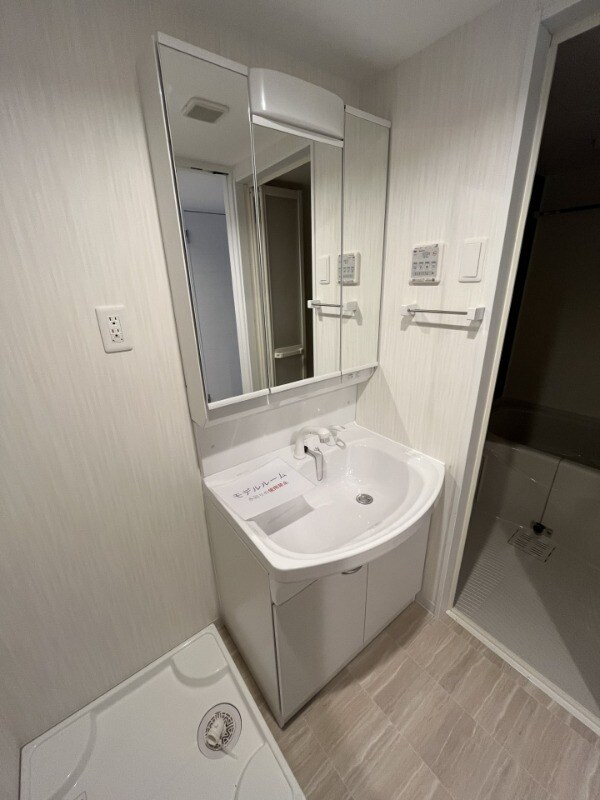 物件内観写真11　(同型物件写真)