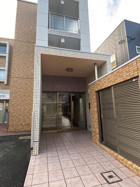 物件外観写真2　(エントランス)