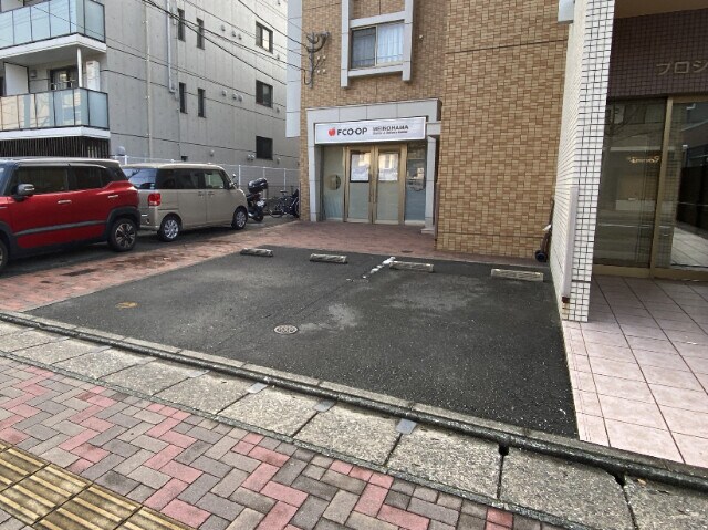 物件外観写真3　(駐車場)