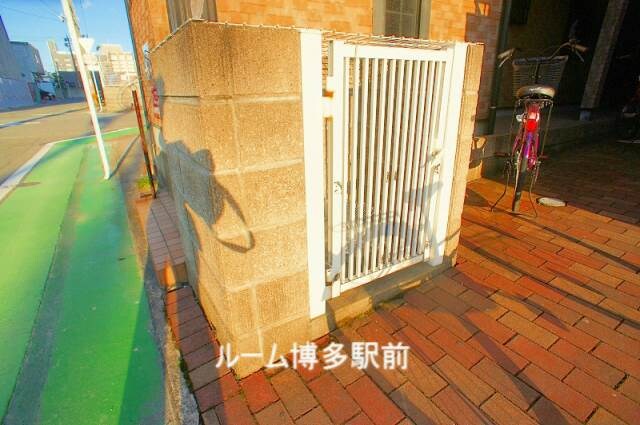 物件外観写真2　(同型イメージ)