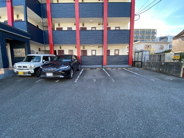 物件外観写真3　(駐車場)