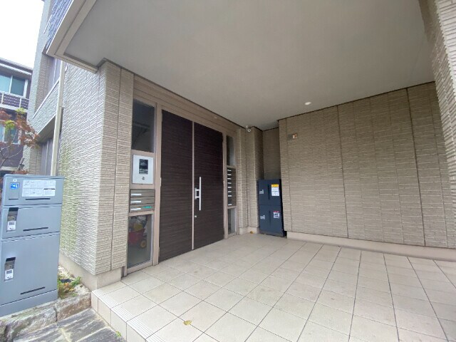 物件外観写真2　(エントランス)