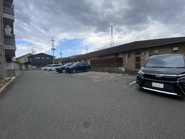 物件外観写真3　(駐車場)
