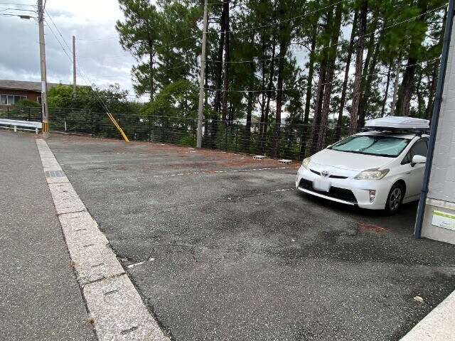 物件外観写真2　(駐車場)