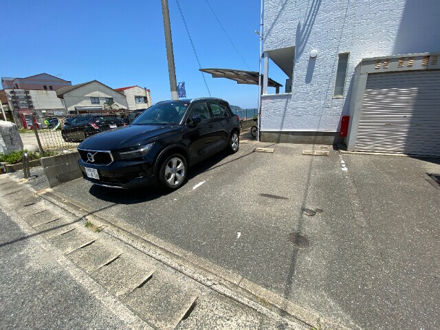 物件外観写真3　(駐車場)