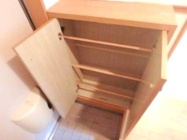 玄関(シューズBOX完備。)