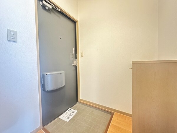 玄関(別部屋写真)