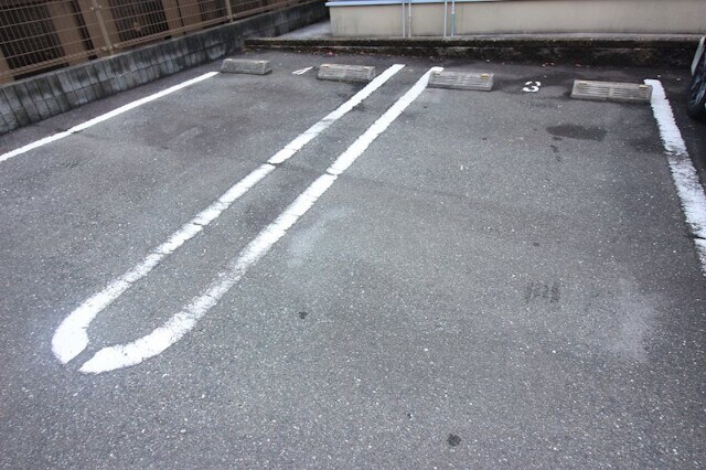 物件外観写真2　(駐車場)