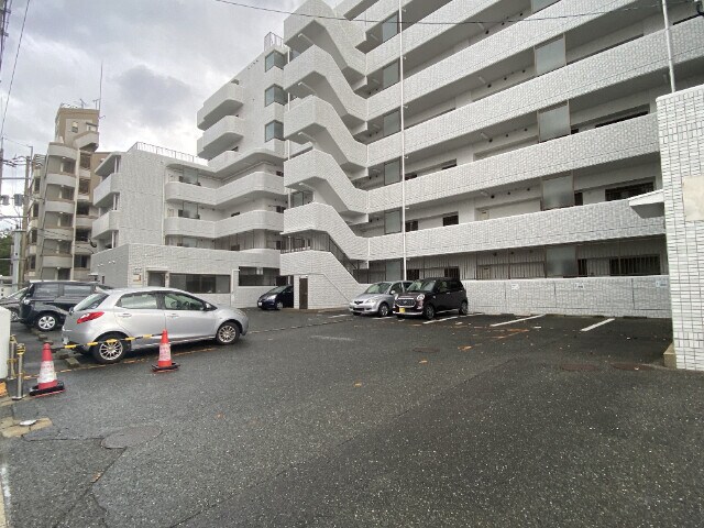 物件外観写真3　(駐車場)