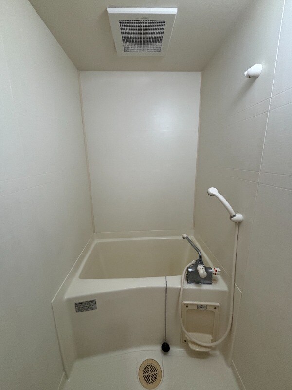 物件内観写真9　(広々とした浴室でゆったりくつろげます)