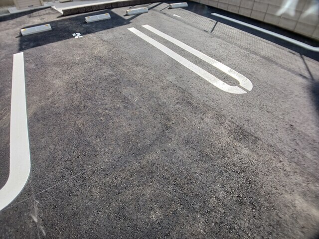 物件外観写真2　(駐車場)
