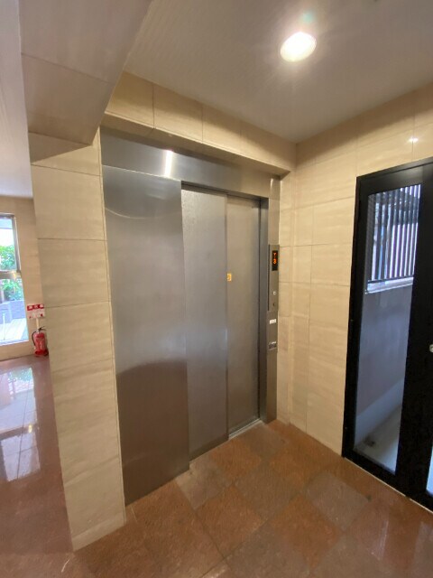 物件外観写真4　(ロビー)