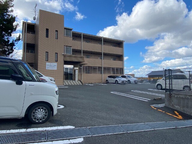 物件外観写真3　(駐車場)