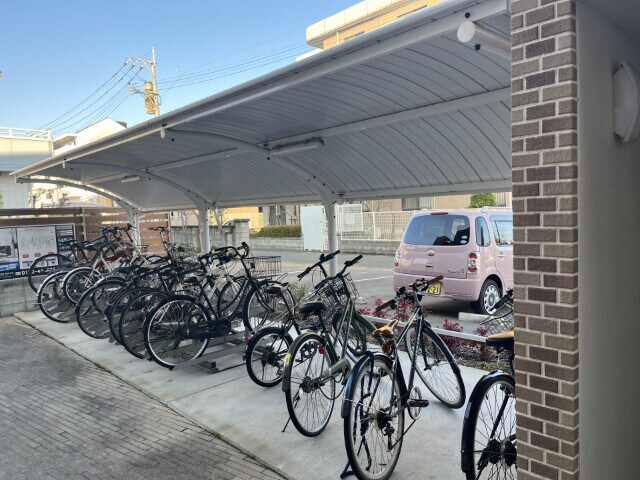 物件外観写真2　(駐輪場)