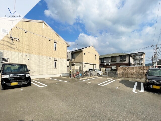 物件外観写真2　(駐車場)