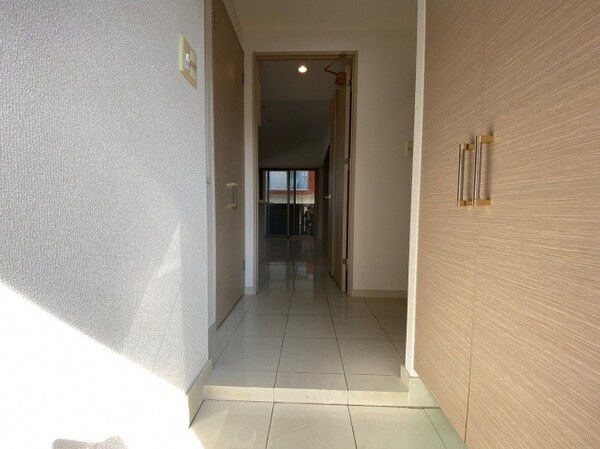 玄関(同型タイプ)