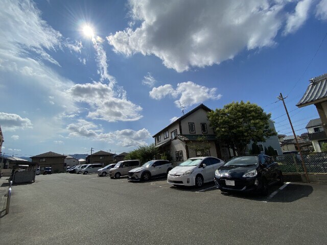 物件外観写真2　(駐車場)
