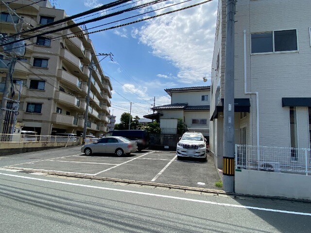 物件外観写真3　(駐車場)