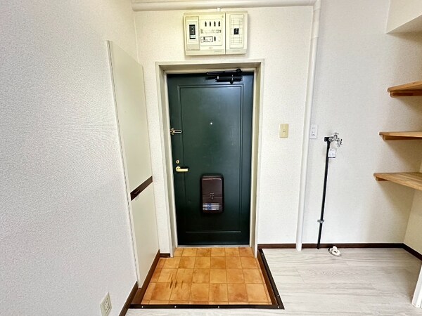 玄関(別号室)