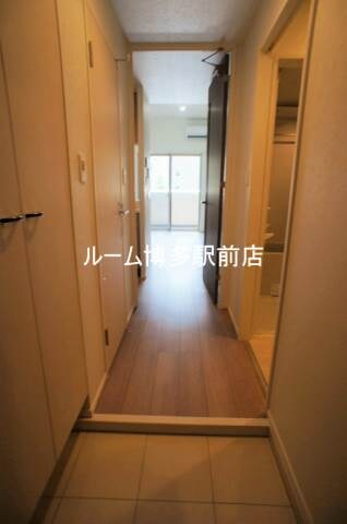 物件内観写真8　(玄関)