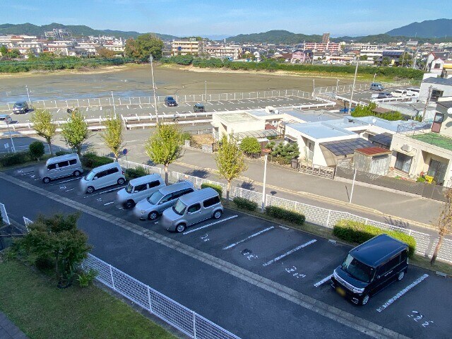 物件外観写真2　(駐車場)