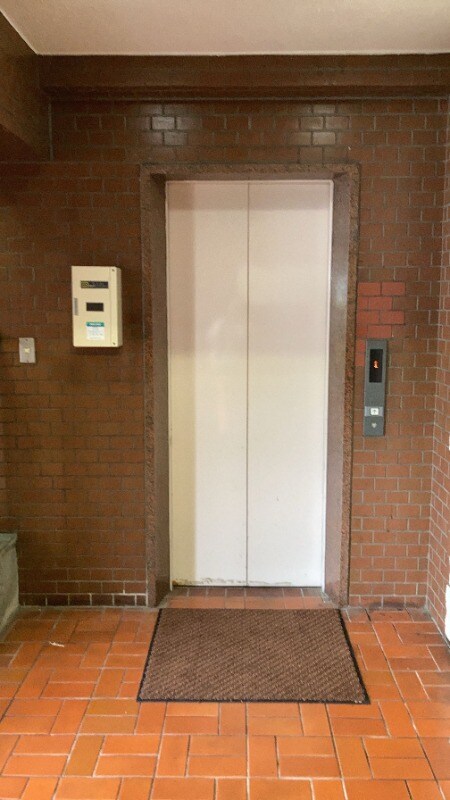 物件内観写真10　(玄関)