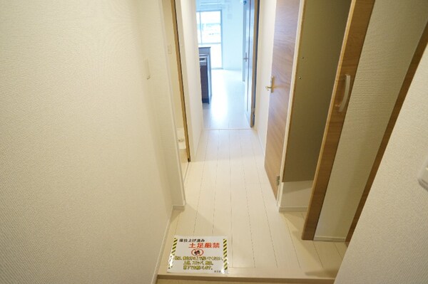 玄関(類似物件写真)