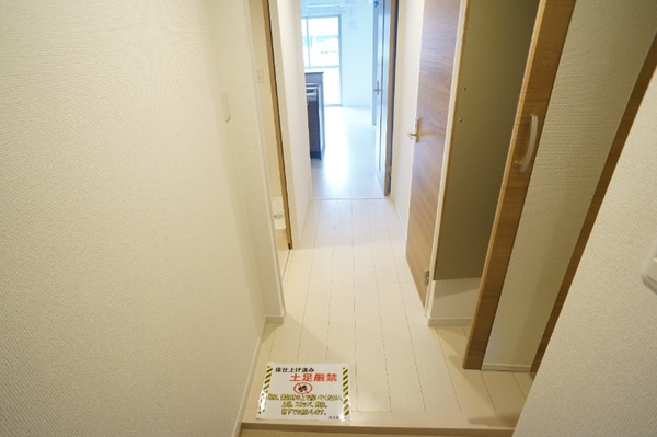 玄関(類似物件写真)