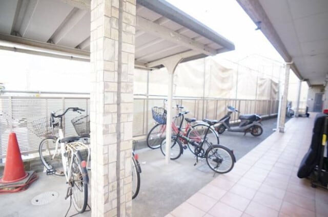 物件外観写真2　(エントランス)