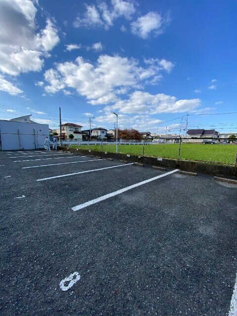 物件外観写真3　(駐車場)